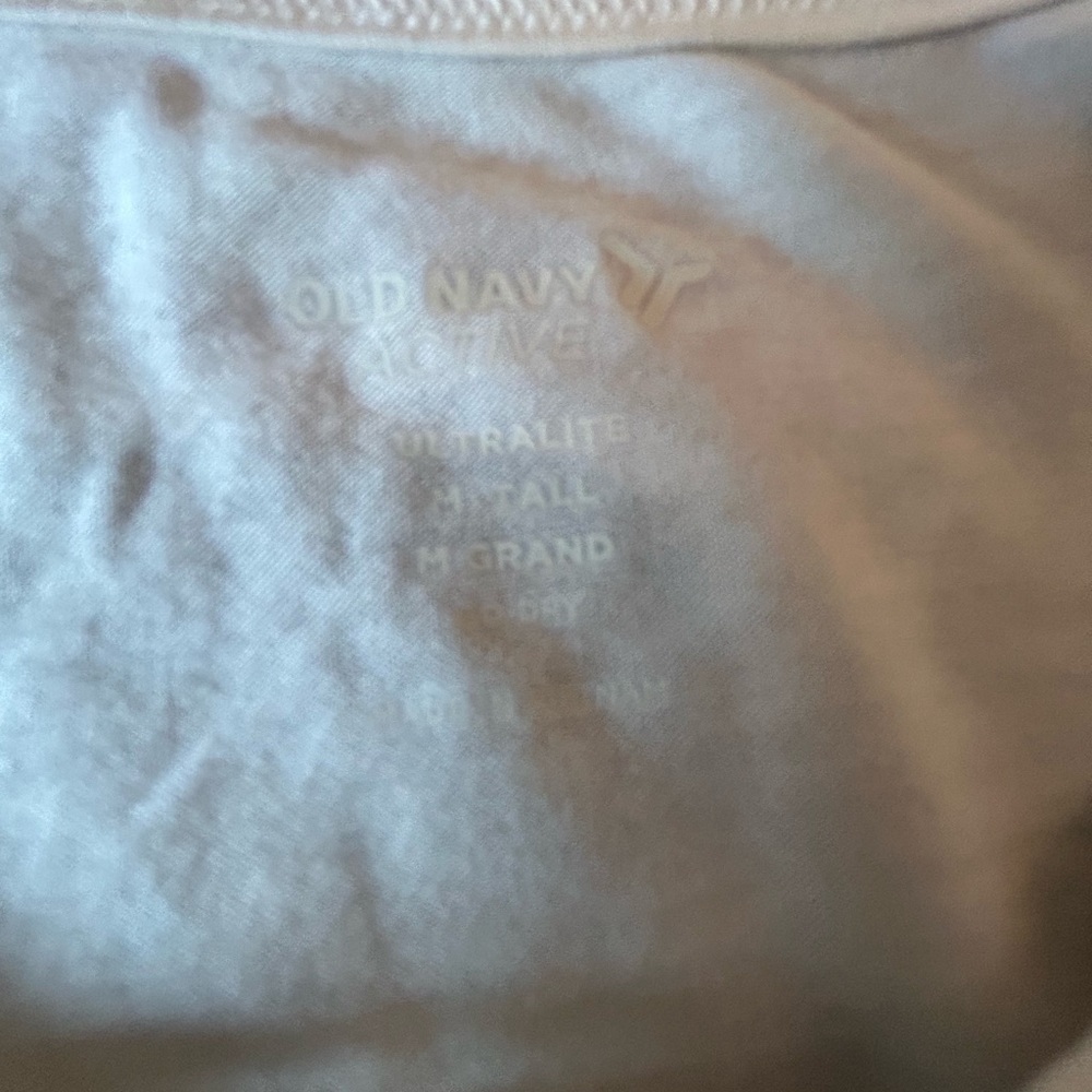 Old Navy Cream Muscle Tee - Picture 3 of 4